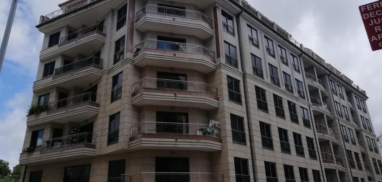 APARTAMENTO CENTRO DE SANXENXO con GARAJE Exterior foto
